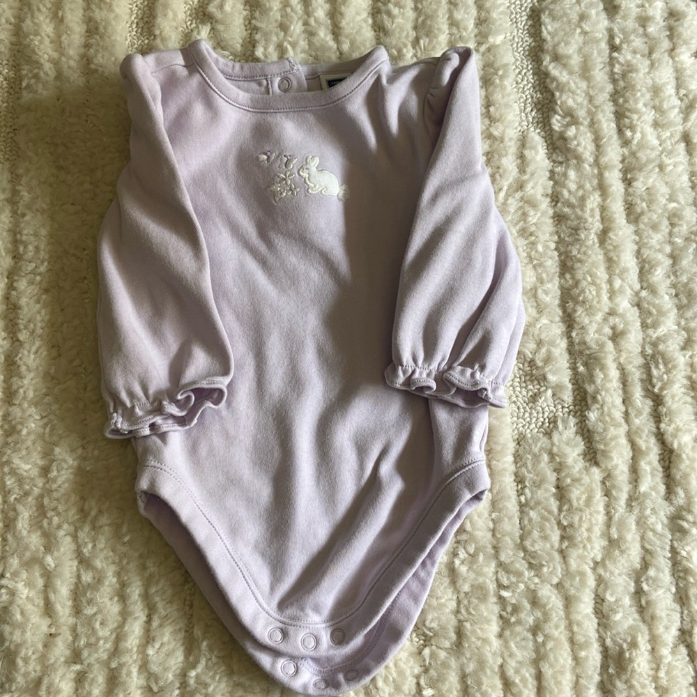 Janie and Jack Longsleeve Onsie with bunny appliqué 3-6 months